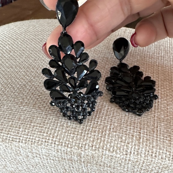 Elegant Black Rhinestone Statement Earrings - Picture 3 of 7